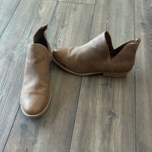 Women’s size 11 ankle boots, worn a few times